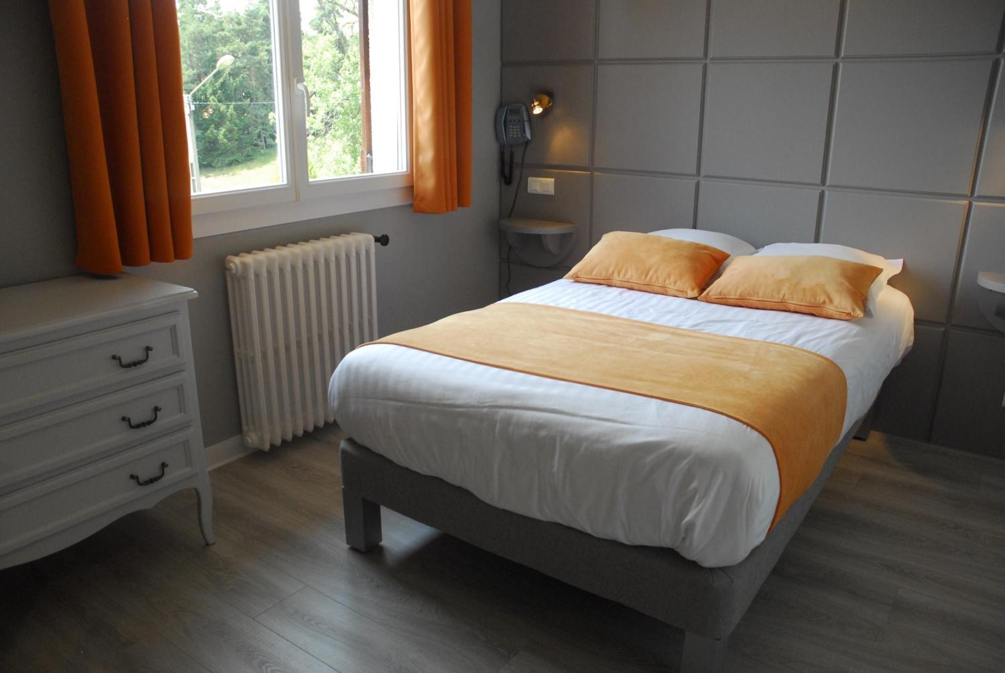 Logis Hotel Le Relais Du Bois Vialotte Льо Шамбон-сюр-Линьон Екстериор снимка