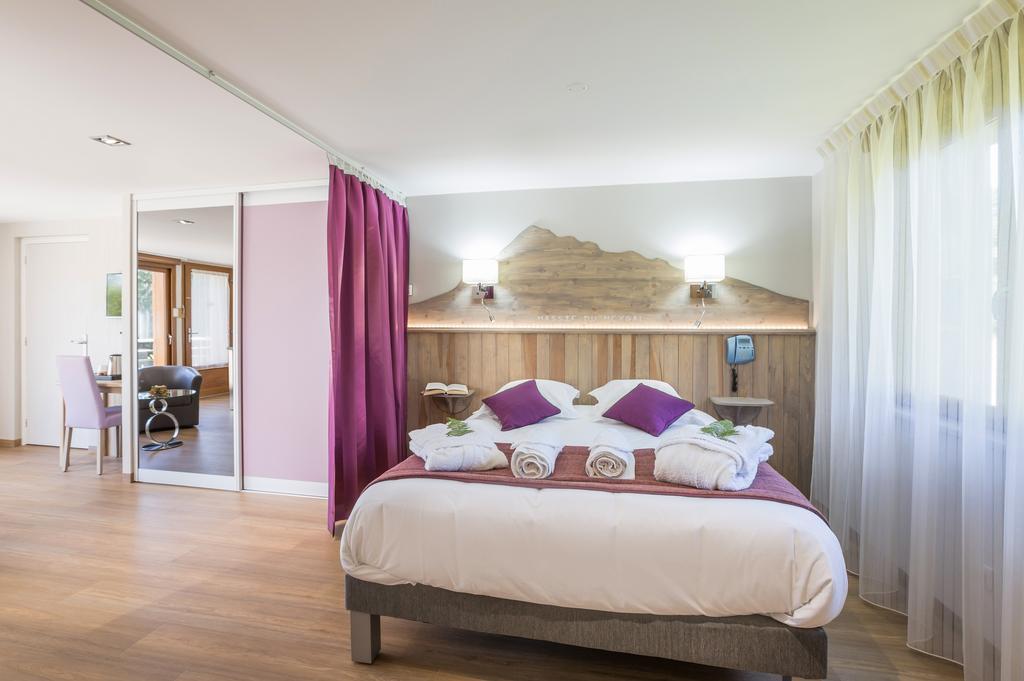 Logis Hotel Le Relais Du Bois Vialotte Льо Шамбон-сюр-Линьон Екстериор снимка
