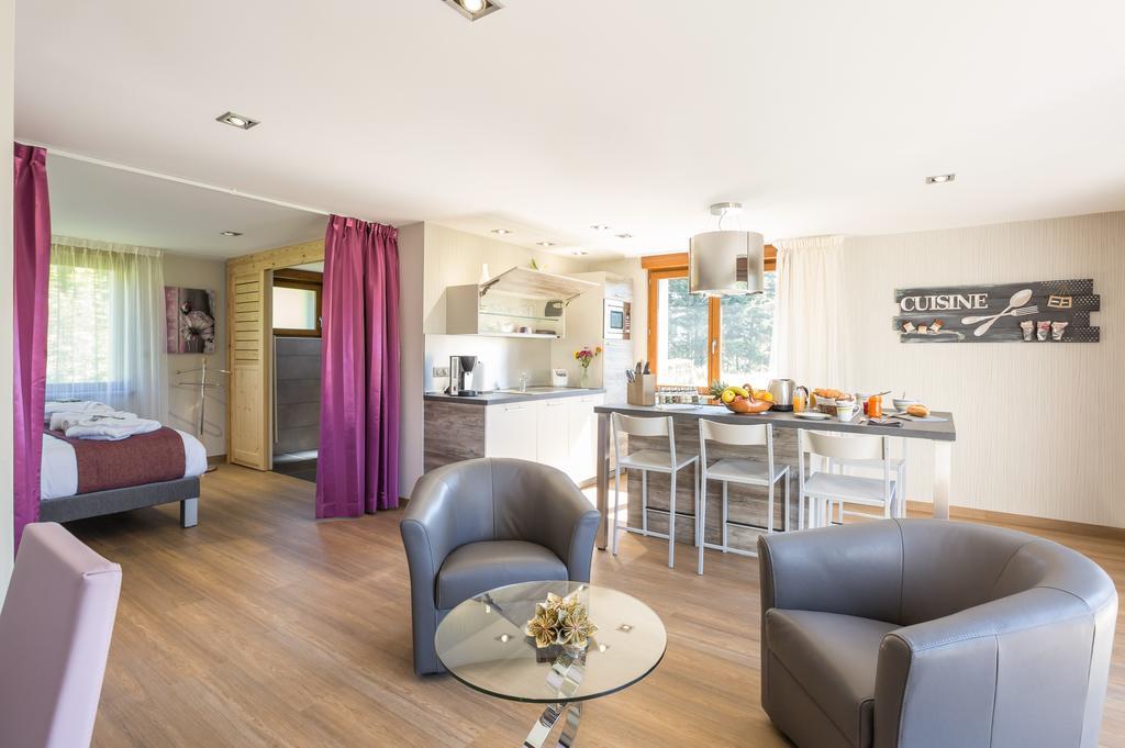 Logis Hotel Le Relais Du Bois Vialotte Льо Шамбон-сюр-Линьон Екстериор снимка