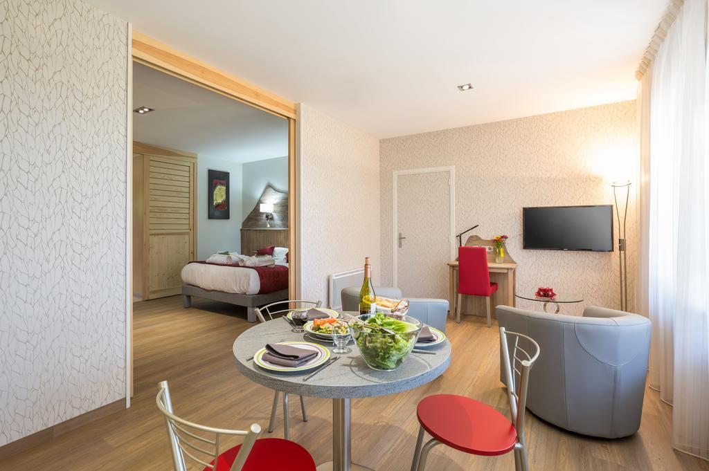 Logis Hotel Le Relais Du Bois Vialotte Льо Шамбон-сюр-Линьон Екстериор снимка