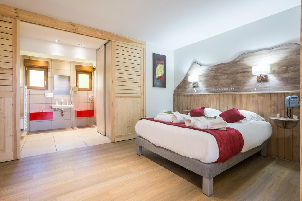 Logis Hotel Le Relais Du Bois Vialotte Льо Шамбон-сюр-Линьон Екстериор снимка